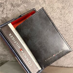 Tommy Hilfiger Men’s Leather Wallet – New in Box